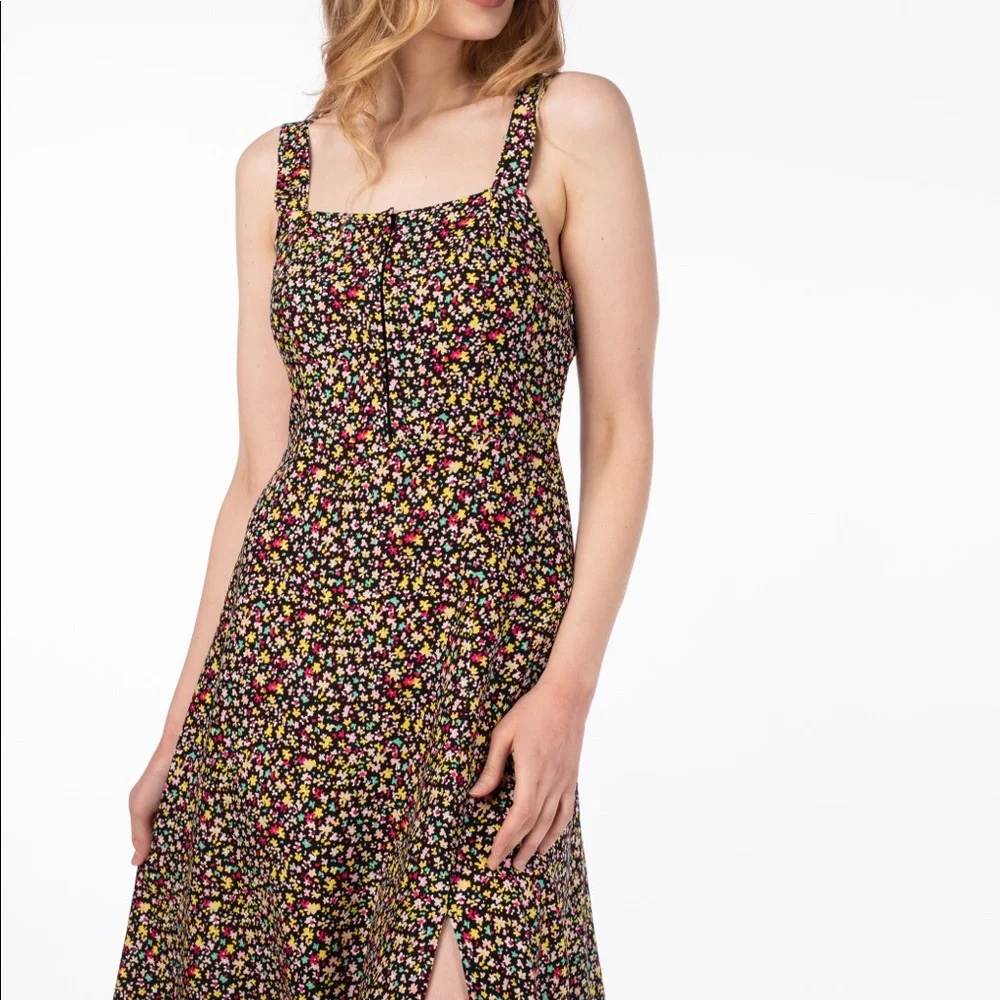 Midi Floral Printed Dress. Material Viscose. Comes in S, M, and L. - Picture 7 of 7